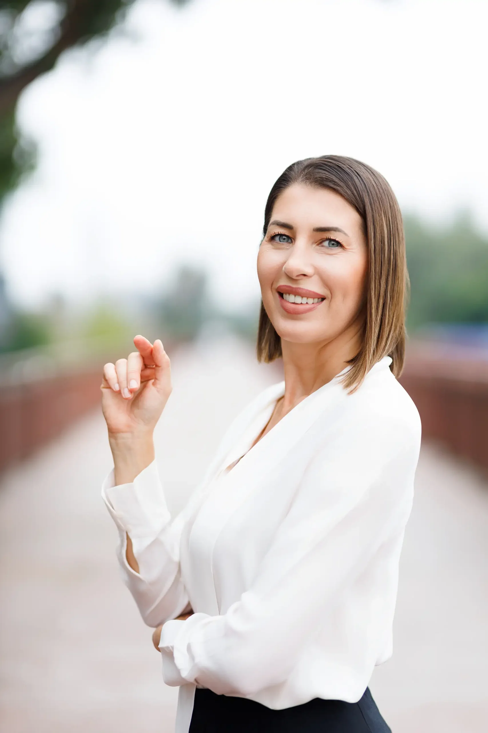 Természetes hangulatú brand fotózás Budapesten női vállalkozóknak, letisztult üzleti portré