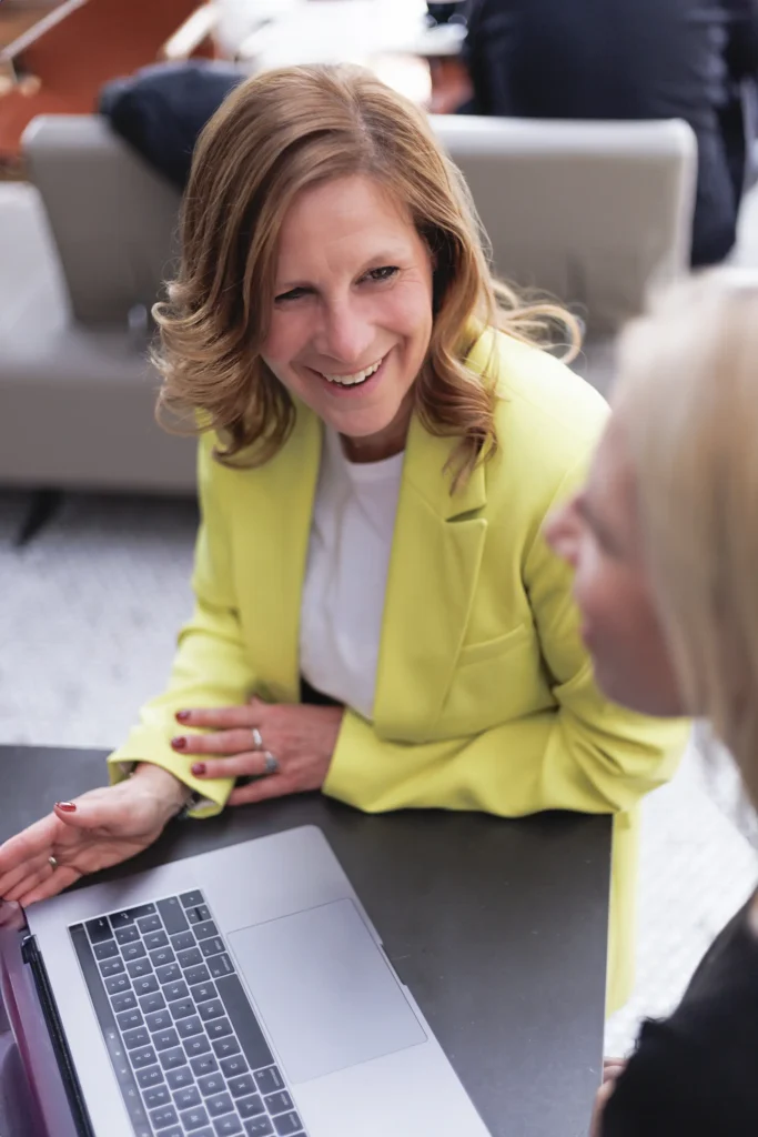 Letisztult üzleti portré vállalkozónő részére Budapesten